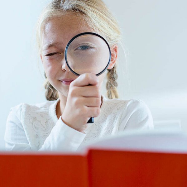 Bei Avermann Contactlinsen erkennen Experten auch frühe Anzeichen für Kurzsichtigkeit bei Kindern.